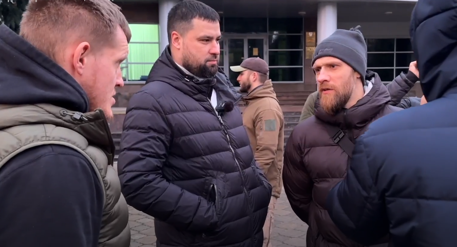 У здания суда после вынесения приговора