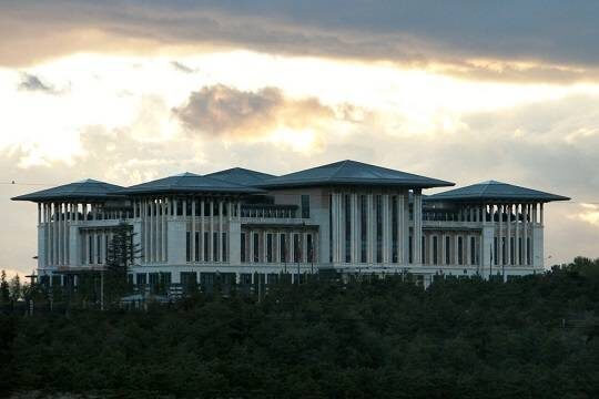    Зеленский посчитал уровень российской делегации «бутафорским»