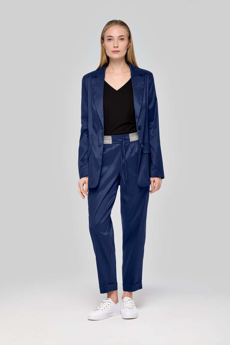 Синий костюм