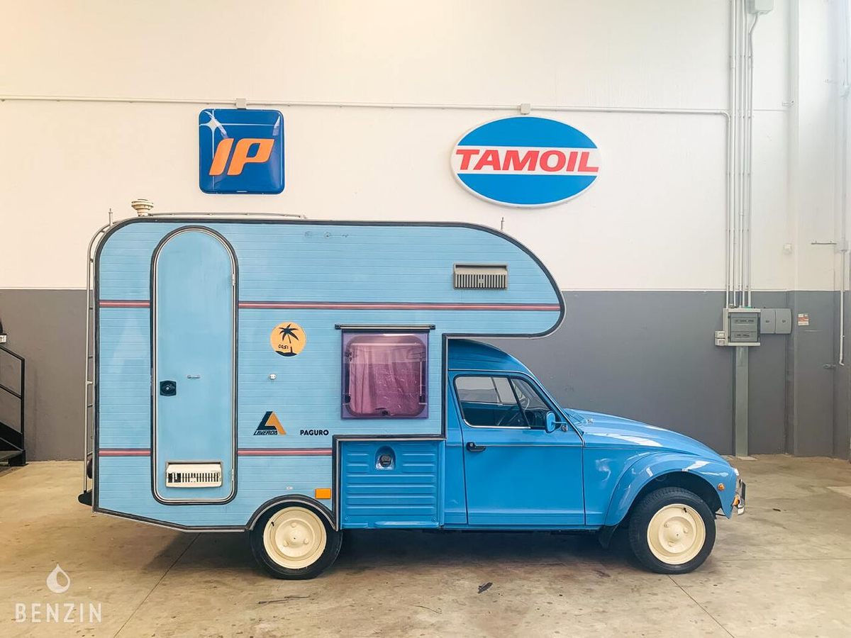 Похожий кемпер 1981 года выпуска был продан во Франции три года назад за 15 300 €