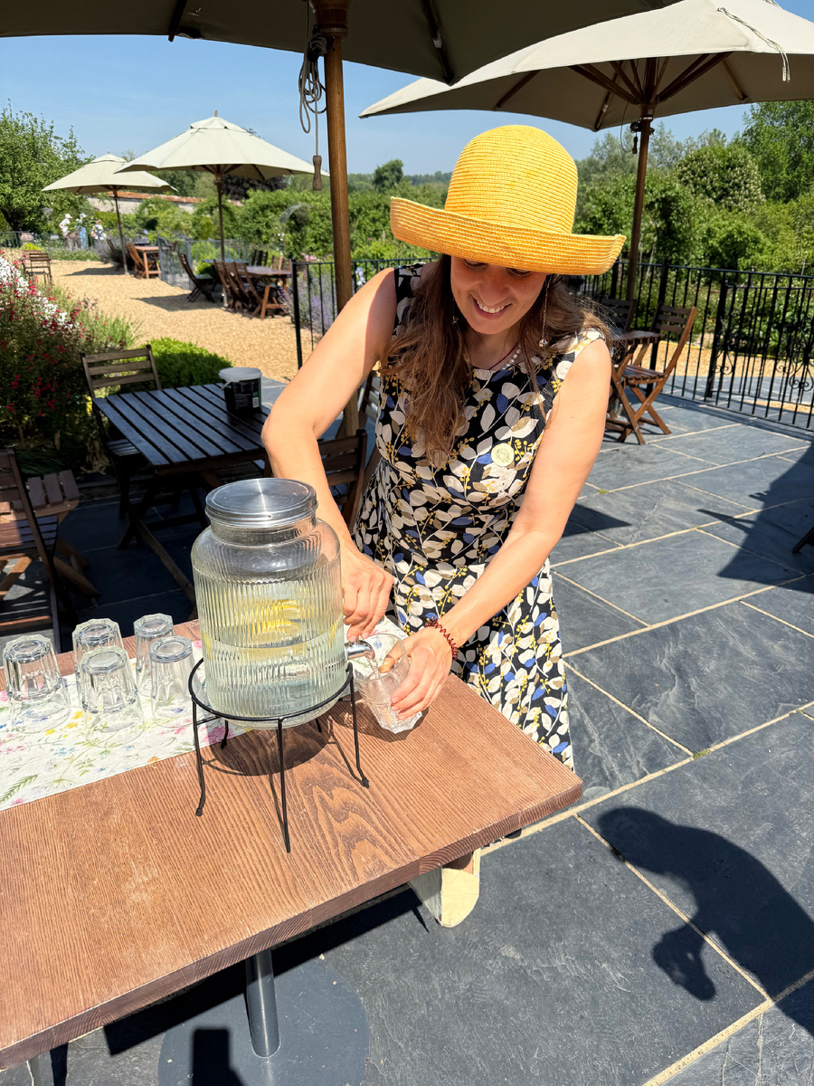 Графин с водой из-под крана с лимоном. Фотография из личного архива. 