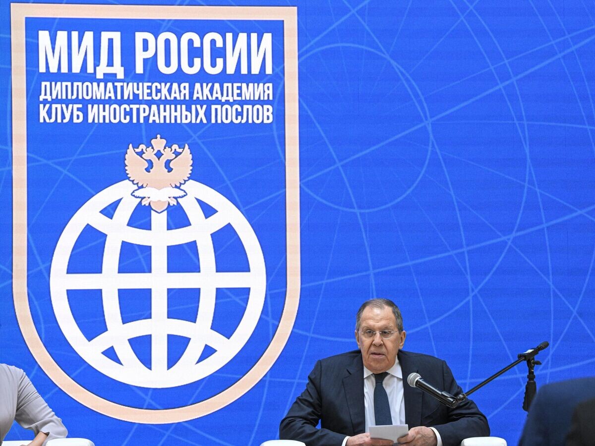    Министр иностранных дел России Сергей Лавров на торжественном заседании Дипломатического клуба "Культура без границ: роль и развитие дипломатии культуры" в Москве© РИА Новости / Сергей Гунеев