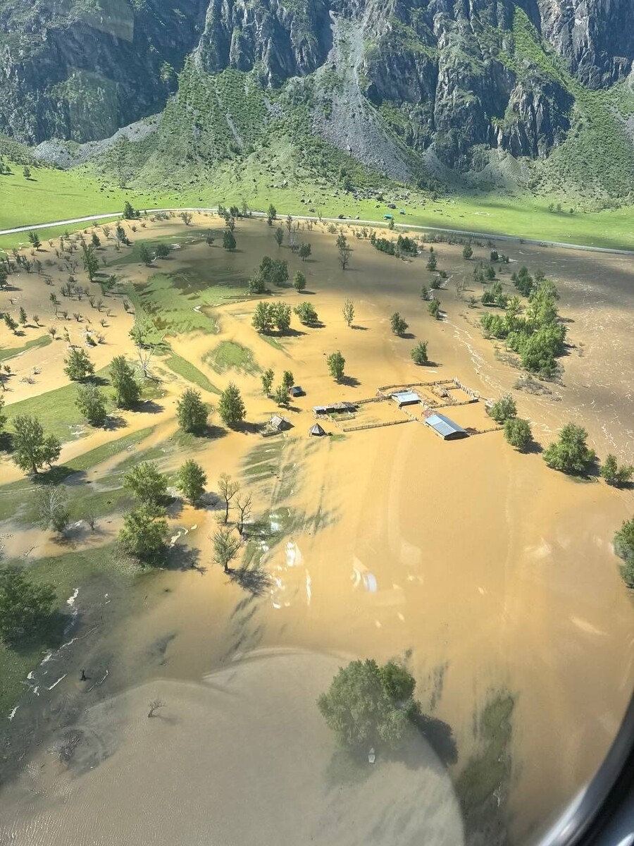    Осложнение паводковой ситуации в Улаганском районе Республики Алтай. Источник: Телеграм-канал главы Республики Алтай Андрея Турчака