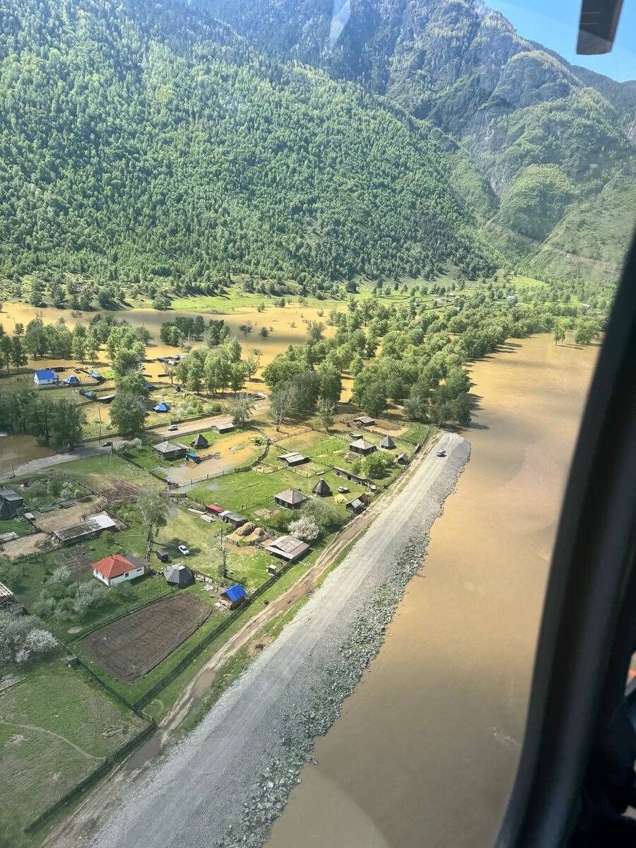    Осложнение паводковой ситуации в Улаганском районе Республики Алтай. Источник: Телеграм-канал главы Республики Алтай Андрея Турчака