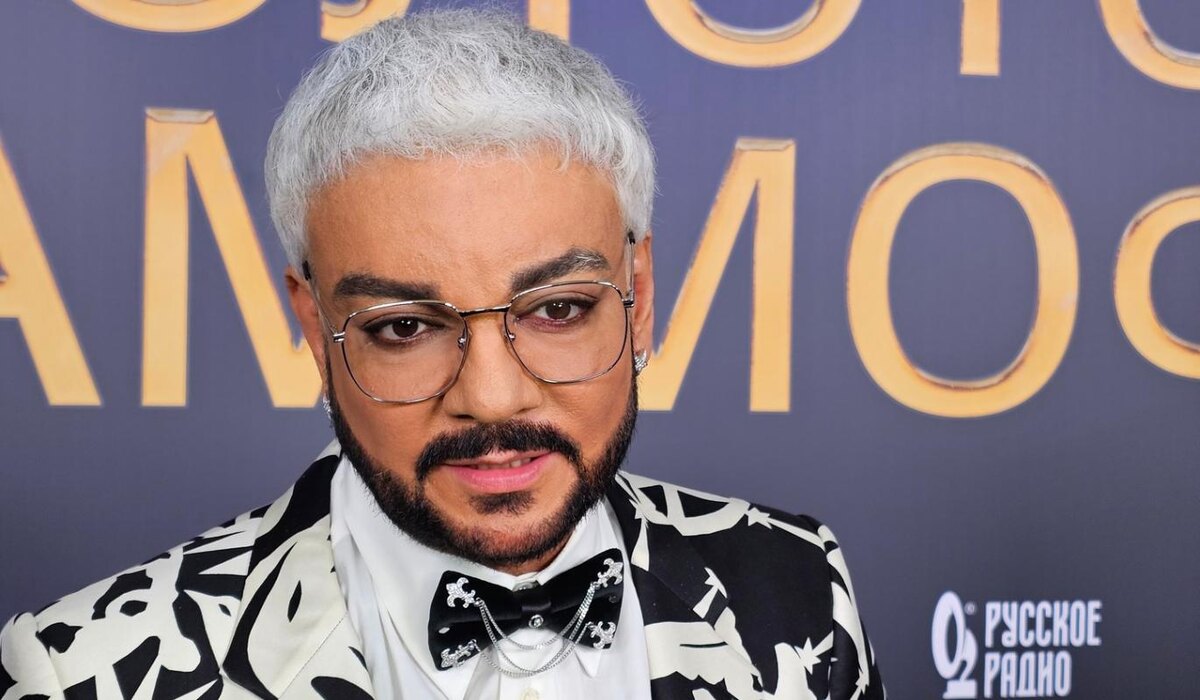     Американский ведущий Джимми Фэллон примерил образ Филиппа Киркорова в эфире шоу