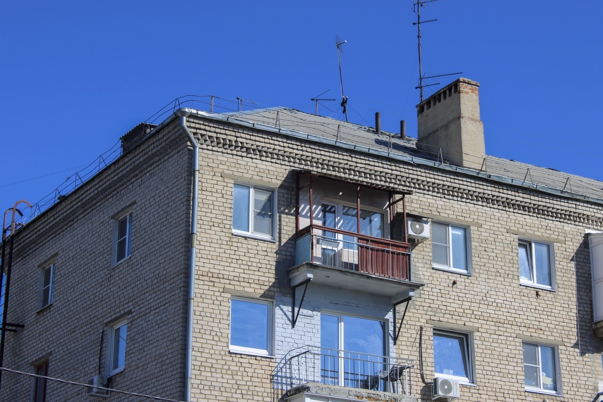 За курение на балконе может грозить штраф до трех тысяч рублей.  Фото: ФедералПресс / Ксения Кобалия