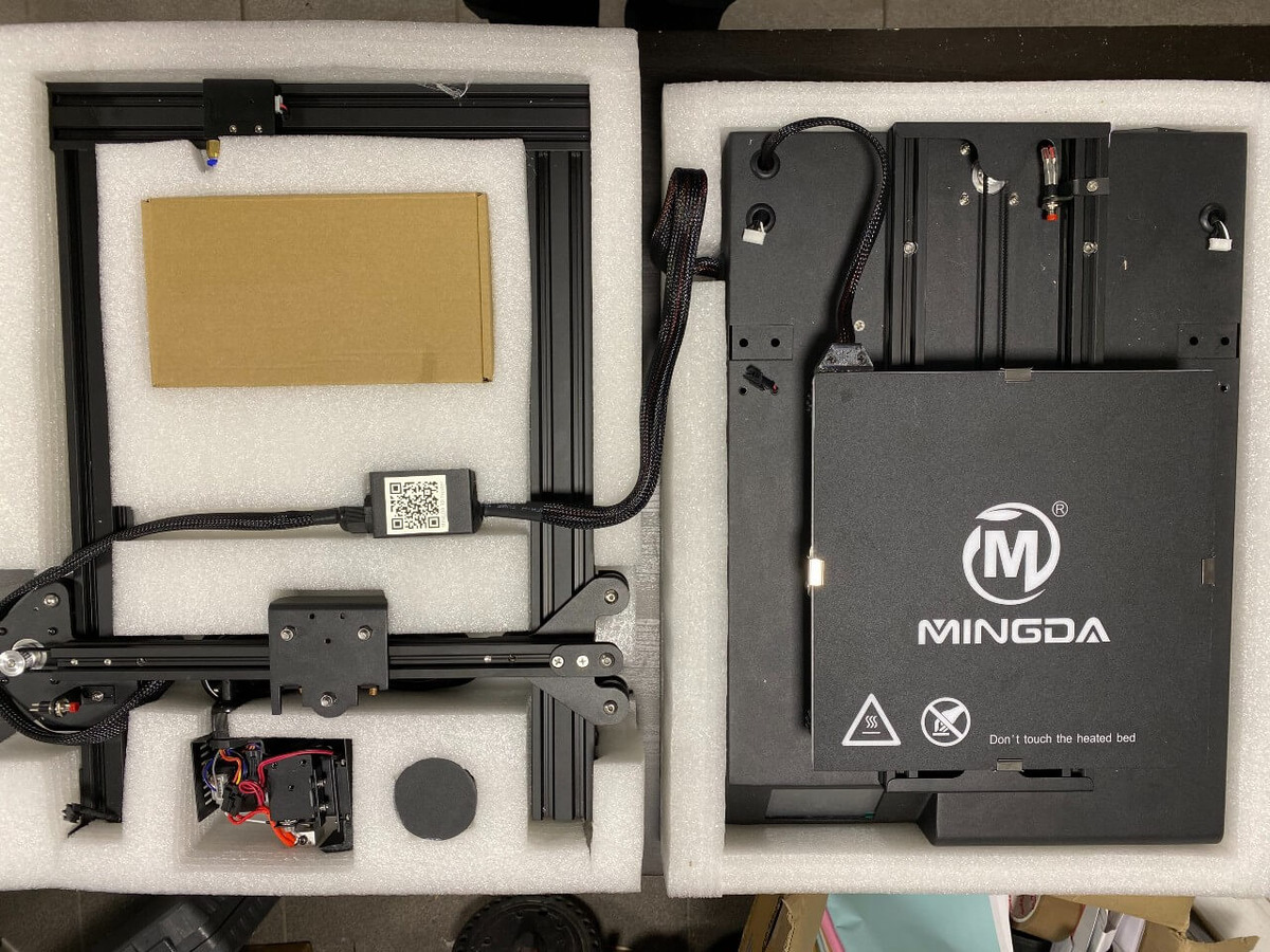 Очень аккуратная коробка с принтером.