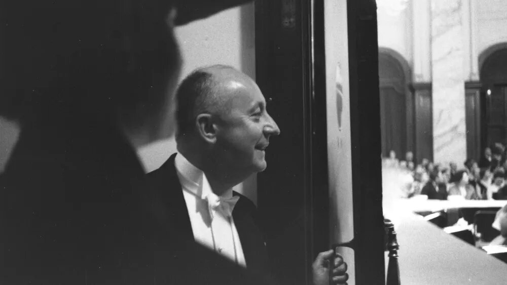 Французский кутюрье Кристиан Диор во время визита в Шотландию.