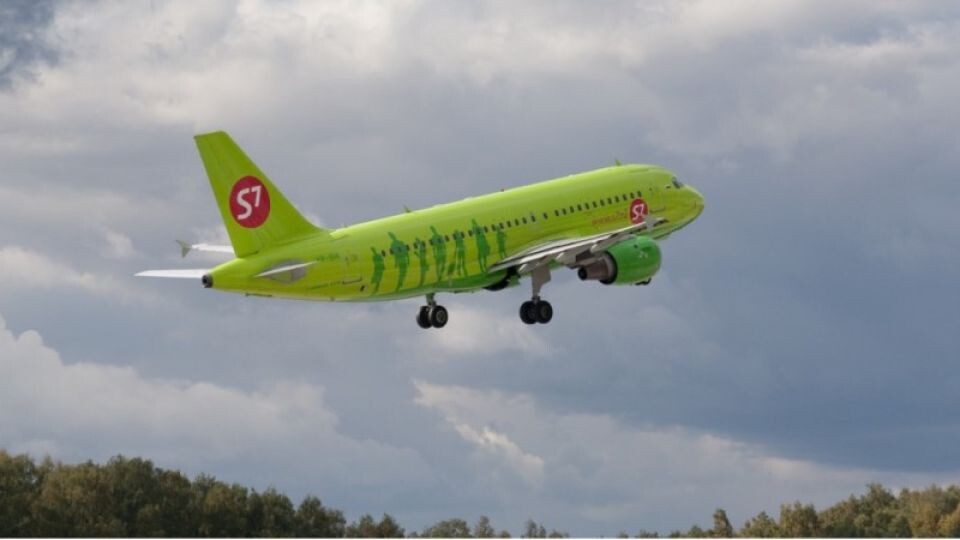    Самолет S7. Источник: wallpaperscraft.com