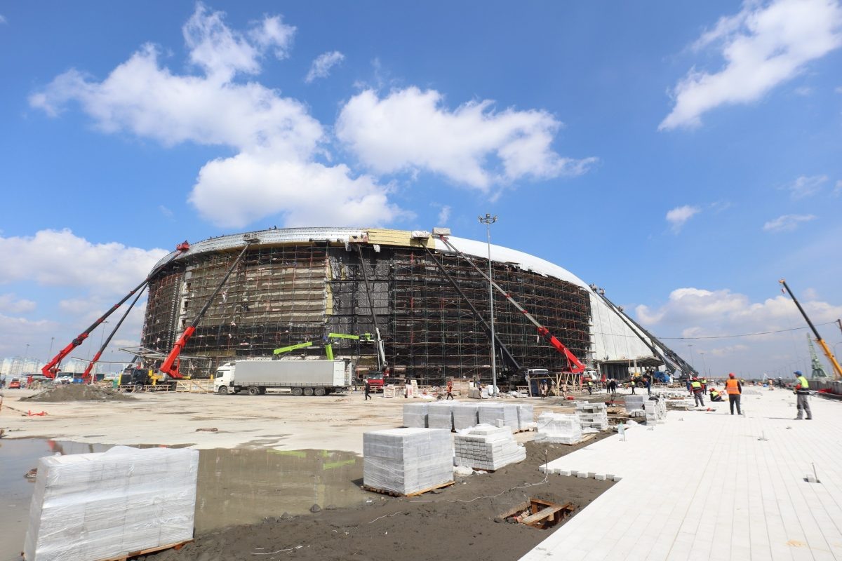    Благоустройство территории ледового дворца на Стрелке в Нижнем Новгороде выполнено более чем на 50%