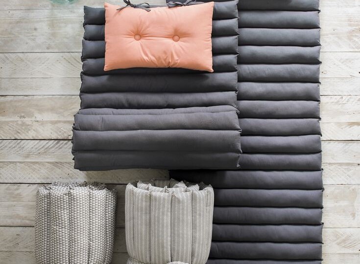 Ну не выбрасывать же! Новая жизнь старых штор. Что сделать для себя, для питомцев и уюта?