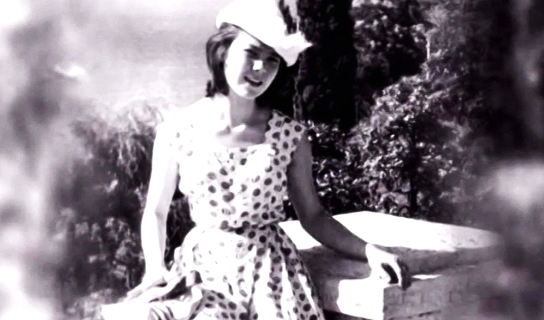 на фото Лариса Голубкина в юности