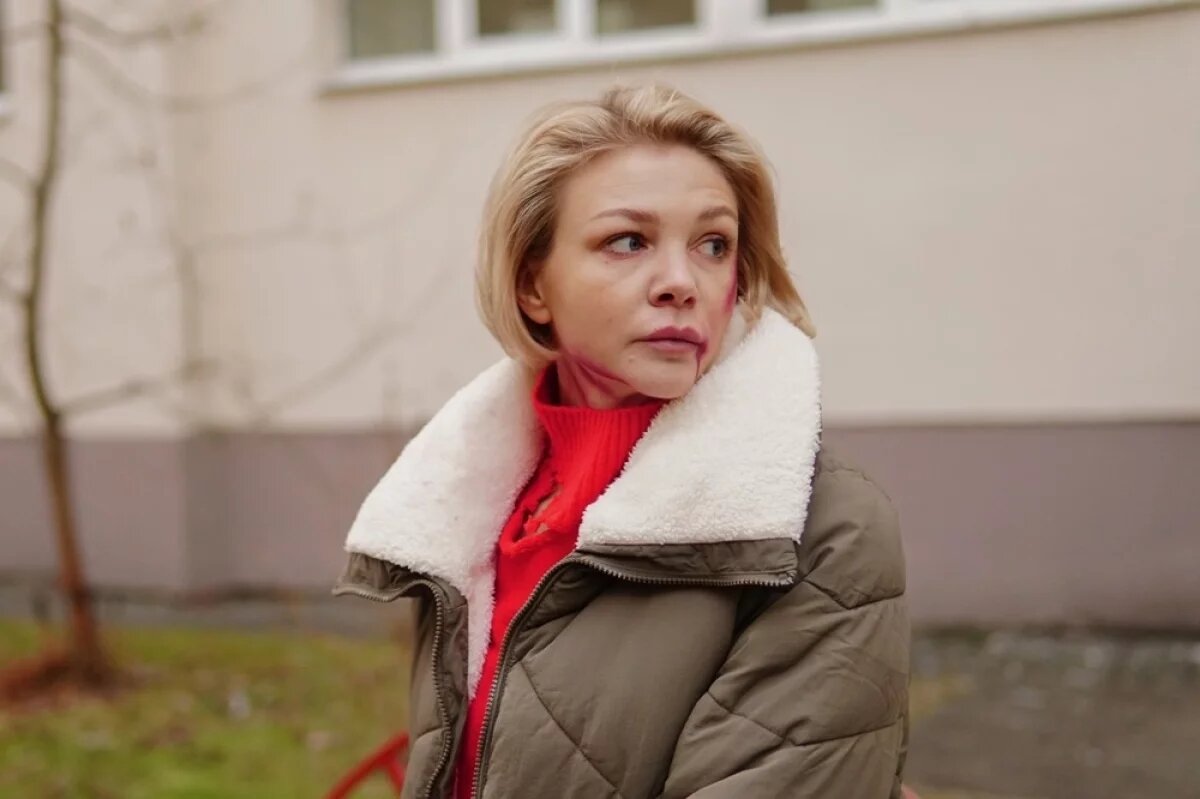    Ксения Непотребная в сериале «Почувствуй мою боль».