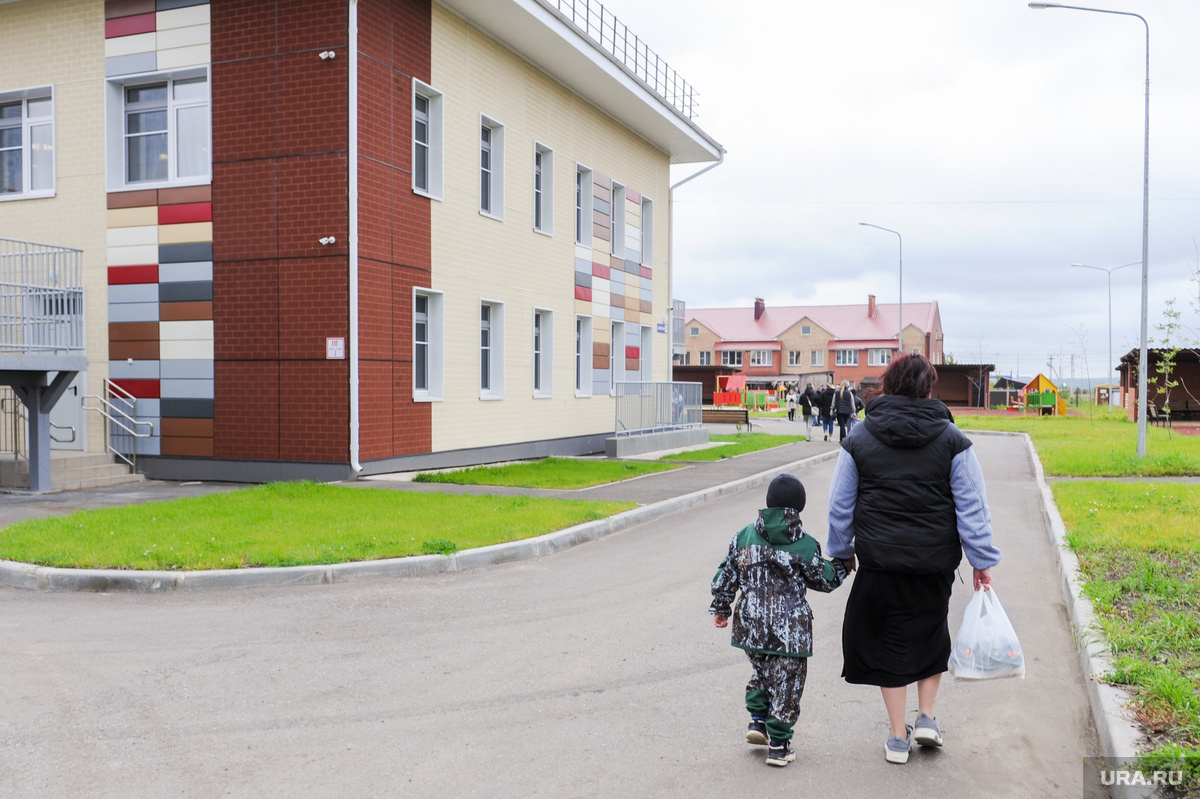 Маму попросили покинуть детскую сплощадку вместе с ребенком (архивное фото). Фото: Вадим Ахметов © URA.RU