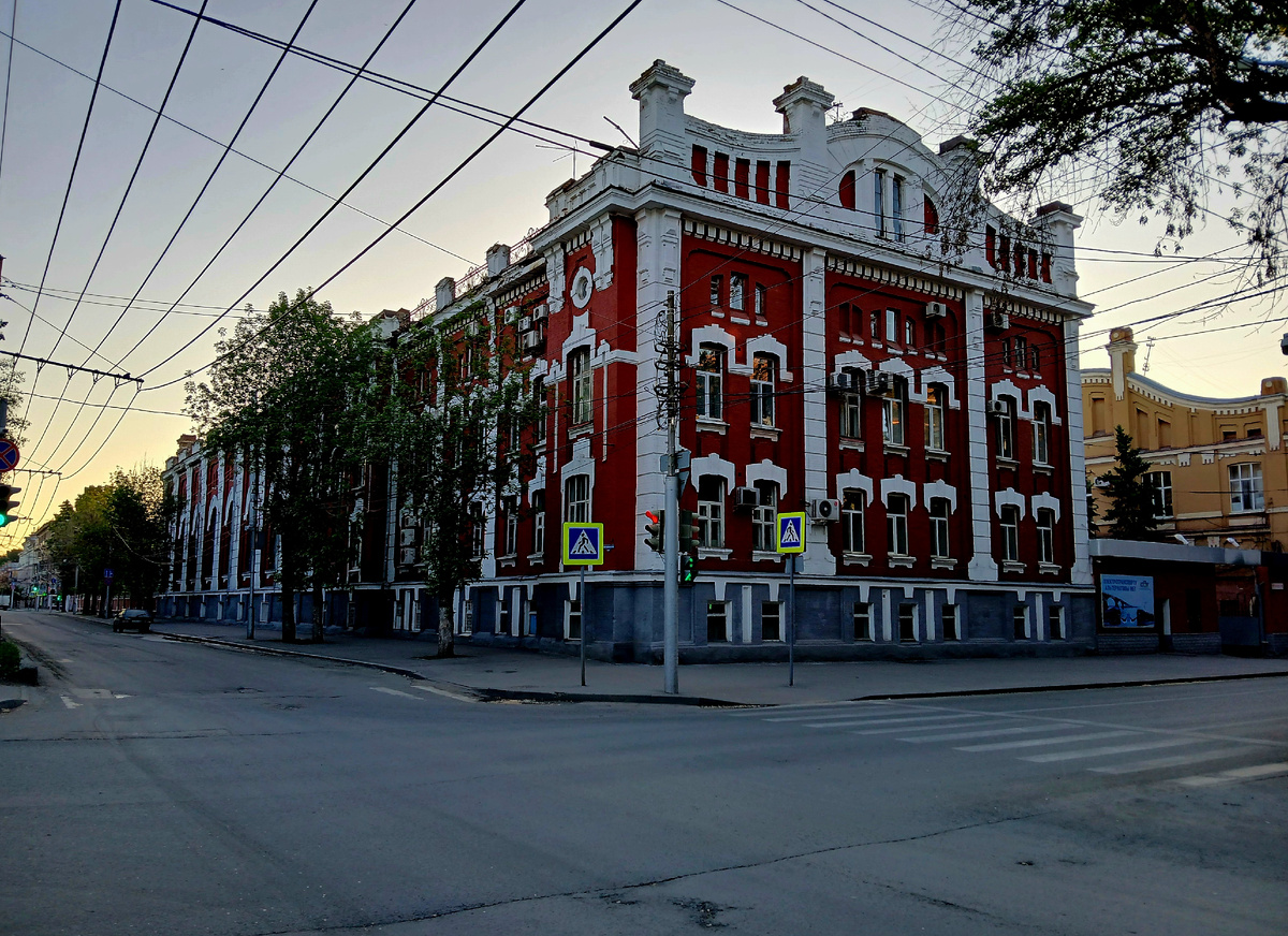 Здание в Саратове.