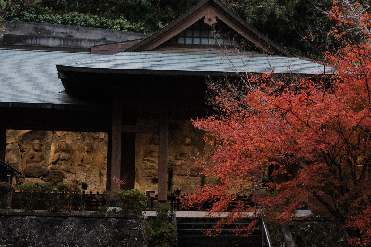 Каменные Будды, город Усуки, Кюсю, Япония.