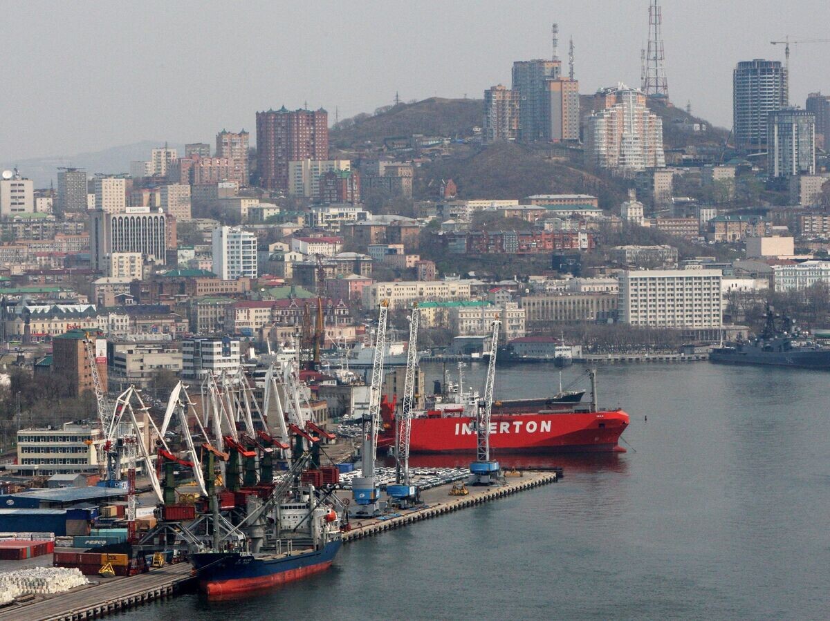    Владивостокский морской торговый порт© РИА Новости / Виталий Аньков