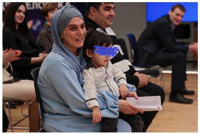 Фото с церемонии вручения сертификатов.