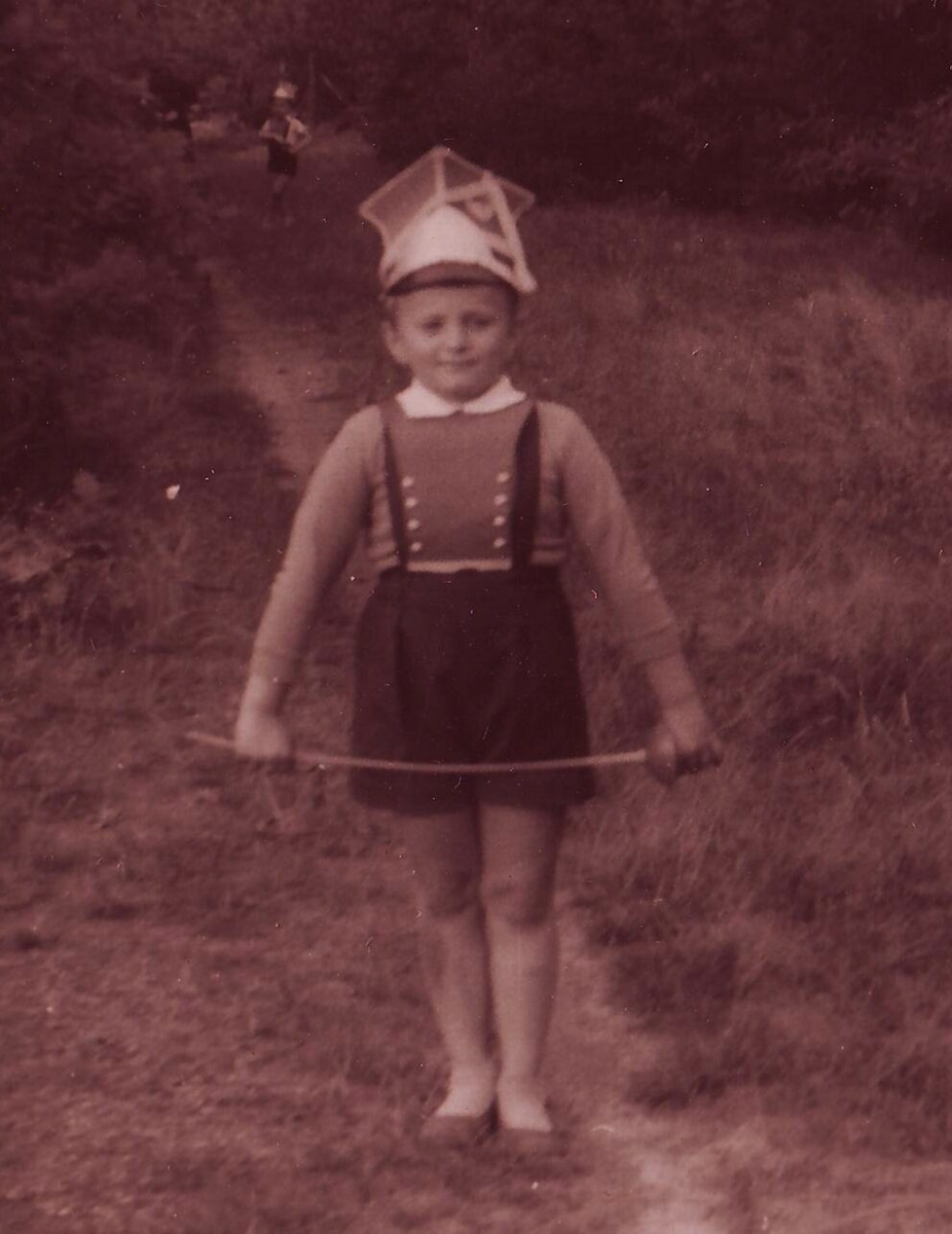 Fot.1-2. На фото Janusz Szymankiewicz. Времена молодецко-скаутские. Внизу справа.