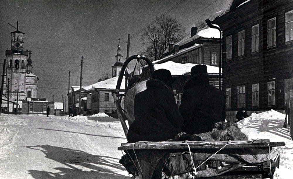 Сотрудники музея в экспедиции по спасению и вывозу икон из закрытых храмов.