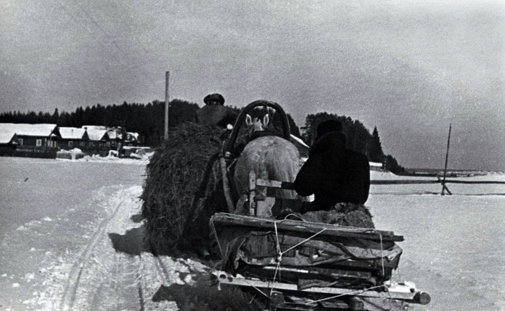 Сотрудники музея в экспедиции по спасению и вывозу икон из закрытых храмов.