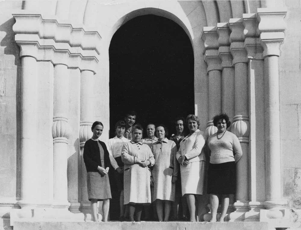 Сотрудники Музея им.Андрея Рублева в день десятилетнего юбилея со дня официального открытия Музея. 21 сентября 1970 год.