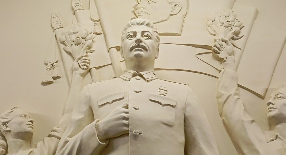 В московском метро вернули памятник Сталину