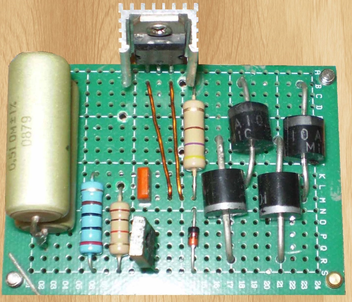 Рисунок 1 - Модельная сборка зарядного устройства на макетной плате