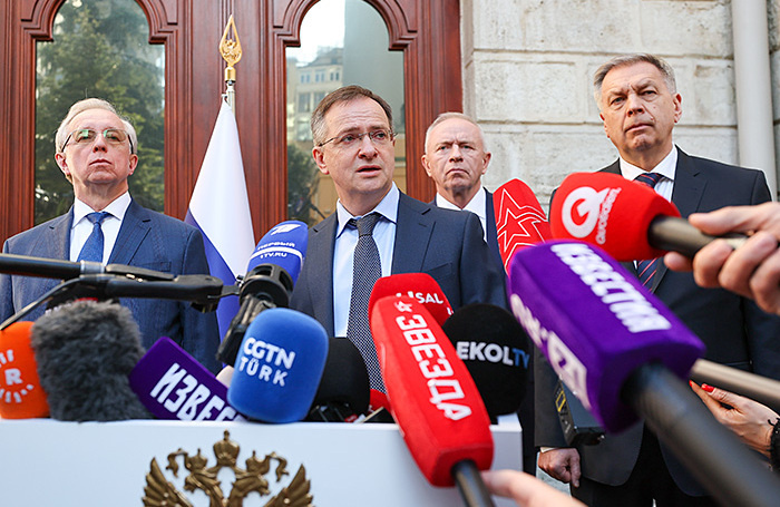    Замминистра иностранных дел Михаил Галузин, помощник президента России Владимир Мединский, замминистра обороны РФ Александр Фомин и начальник ГУ Генштаба ВС РФ Игорь Костюков (слева направо).Александр Рюмин/ТАСС