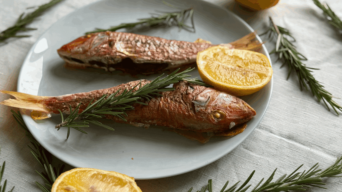 Посмотрите, какая аппетитная рыбка! И тоже белок!