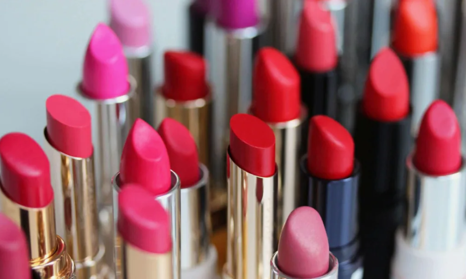 Помада — визитная карточка ухоженной женщины