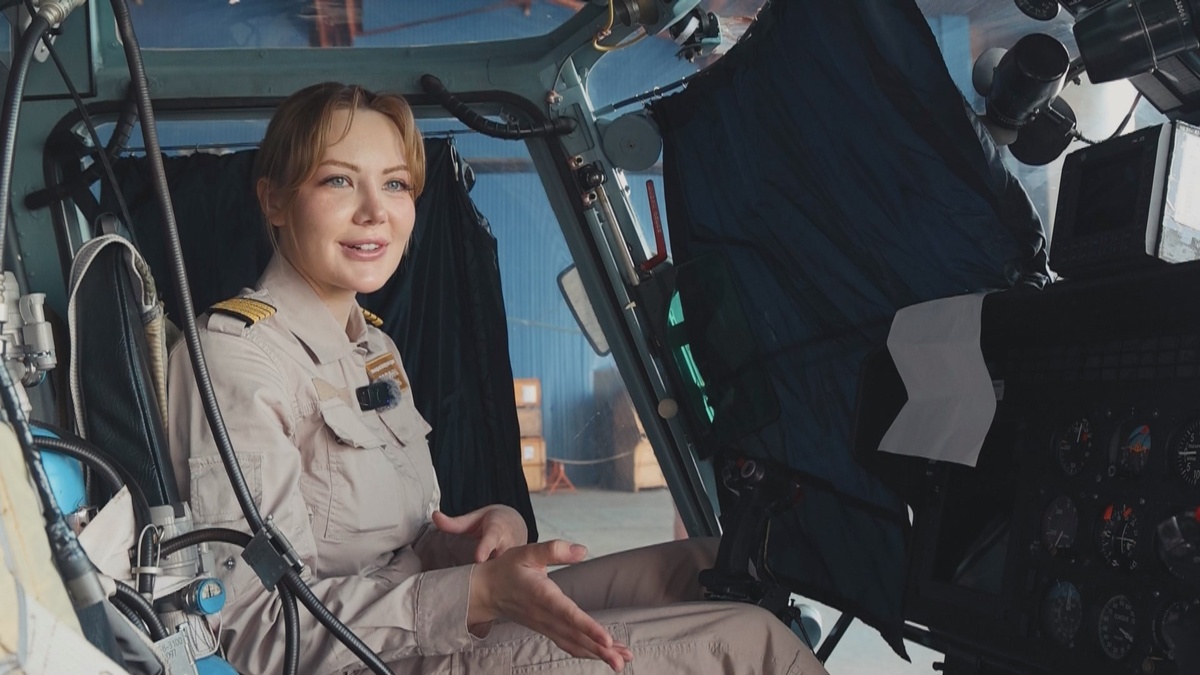 Девочка любовалась медалями, а дедушка как военный человек развивал в будущей летчице аналитическое мышление