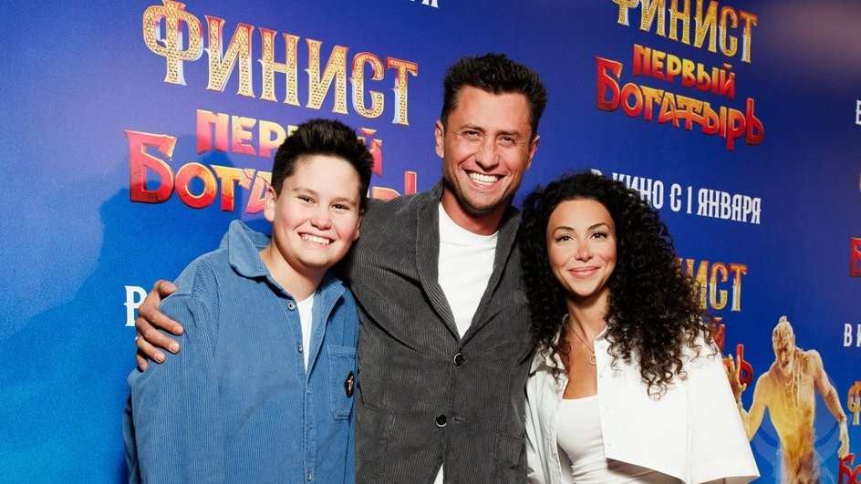    Павел Прилучный с сыном Тимофеем и женой Зепюр Прилучной-Брутян