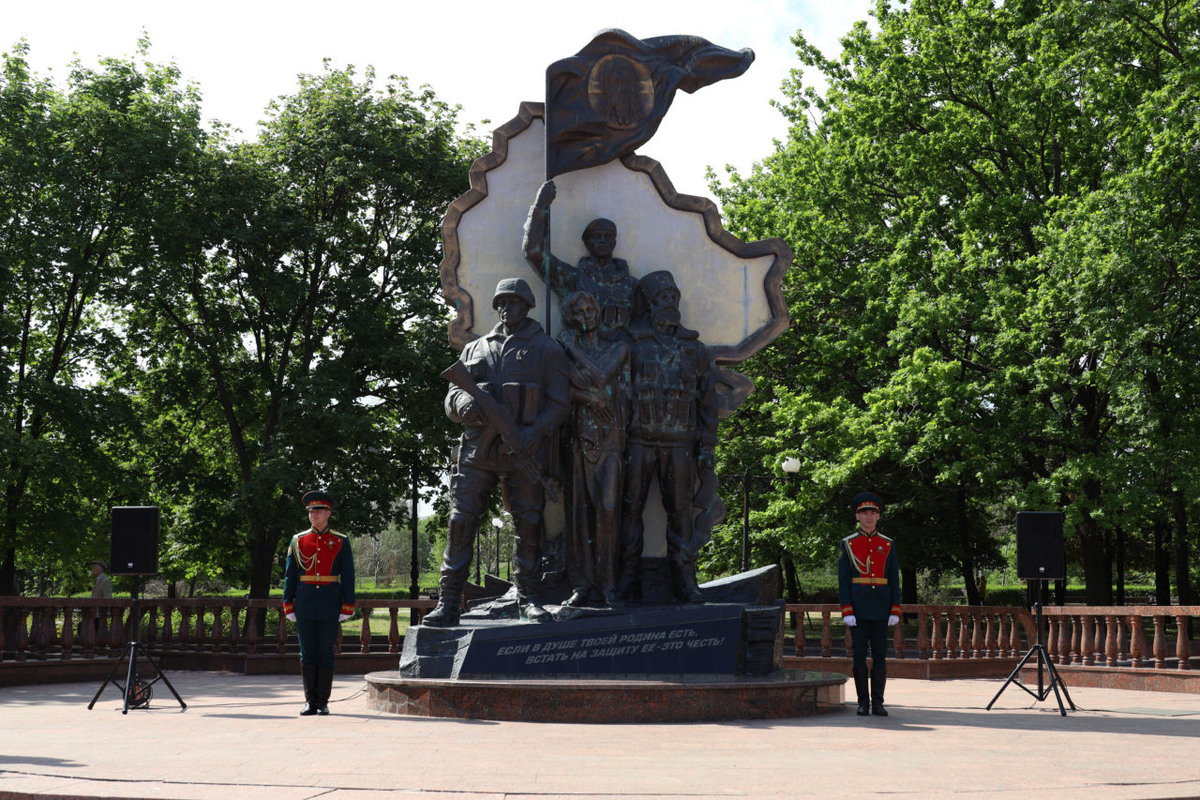    Памятник в Луганске. Фото: пресс-служба Народного Совета Луганской Народной Республики