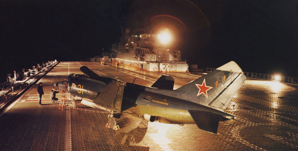 Як-38 на палубе ТАВКР 
