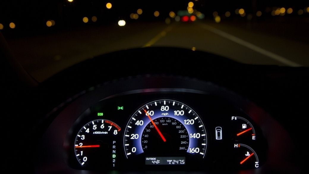 Спидометр автомобиля