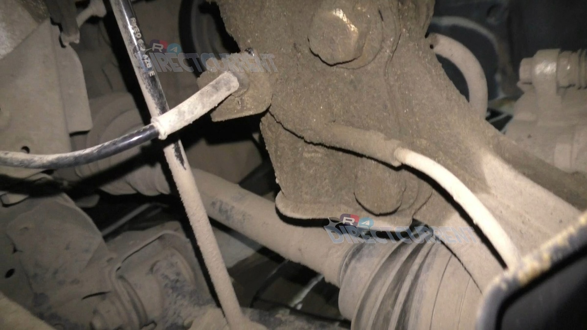 Классическое крепление стоек к поворотному кулаку