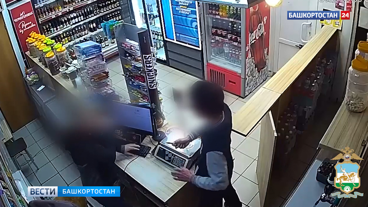    Мужчина с ножом напал на продавца в магазине в Уфе