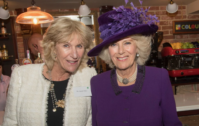 Королева Камилла встретилась с сестрой Аннабель Эллиот на эксклюзивном вечере