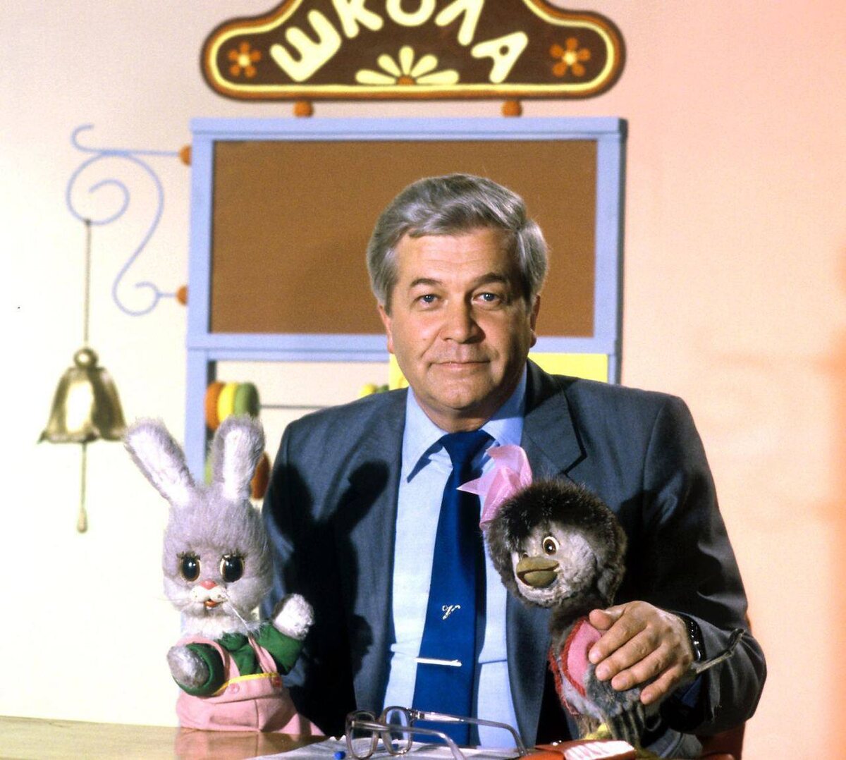 Ведущий передачи «Спокойной ночи, малыши» Владимир Ухин, с коллегами, 1987 год