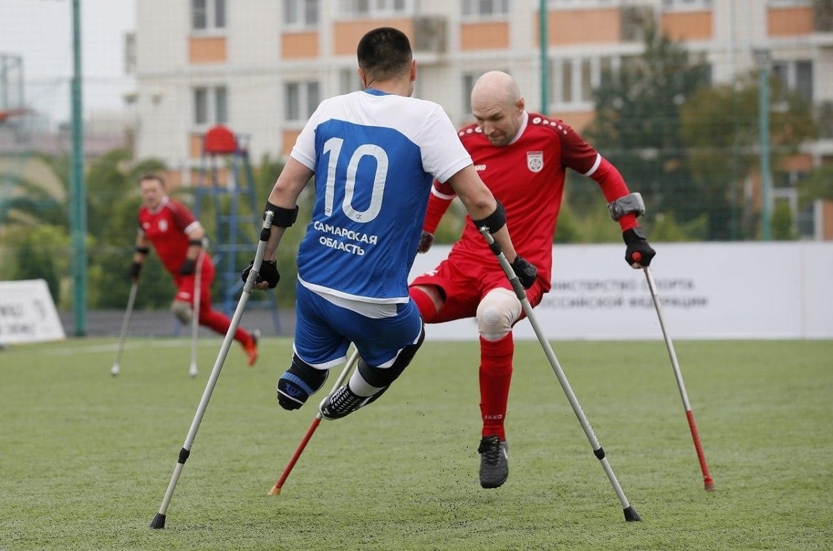    Главными своими болельщиками Матвей Садков считает маму и двух младших сестёр