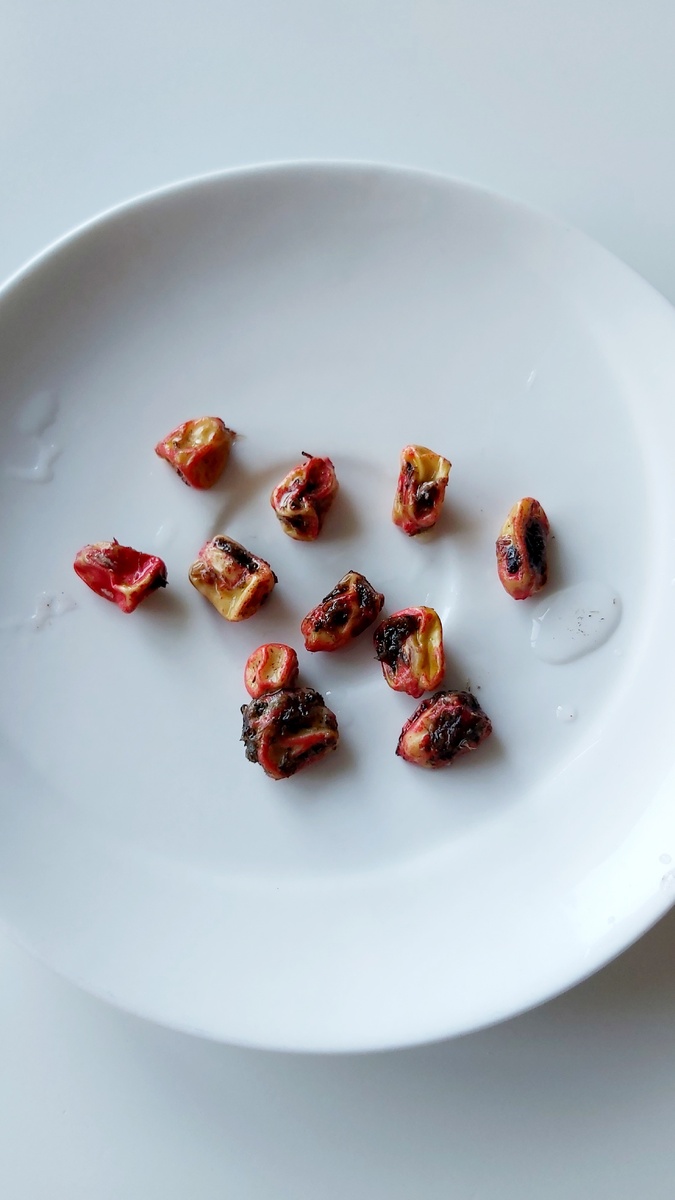 Вытащила семяна, чтобы посмотреть, что случилось,а они как будто просто варёные, ни корней даже