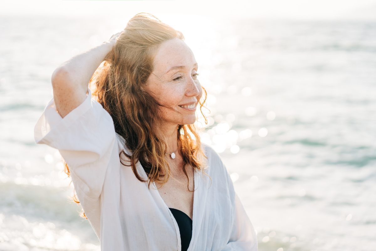 На море и вообще на природе волосы вьются без средств и укладки. Я забываю пользоваться кремами и любыми средствами 