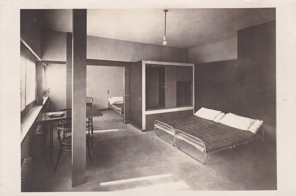 Ле Корбюзье и Пьер Жаннере. Дом 14-15 в Вайсенхофе. Штутгарт. 1927. Интерьер.