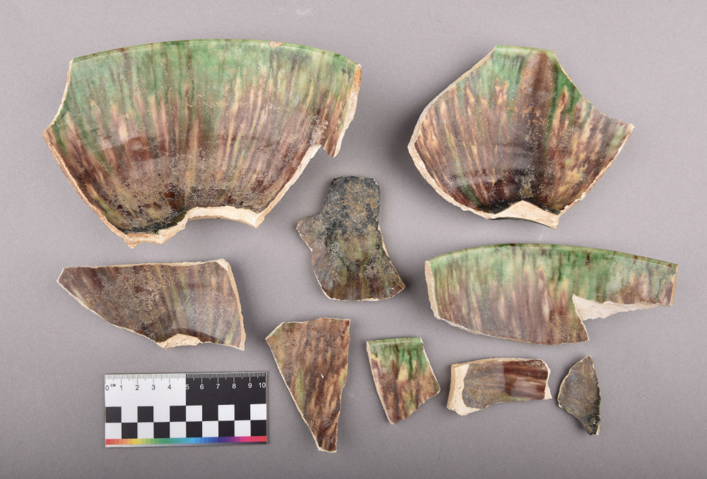 Рис.2. В процессе реставрации. Чаша после расшивки