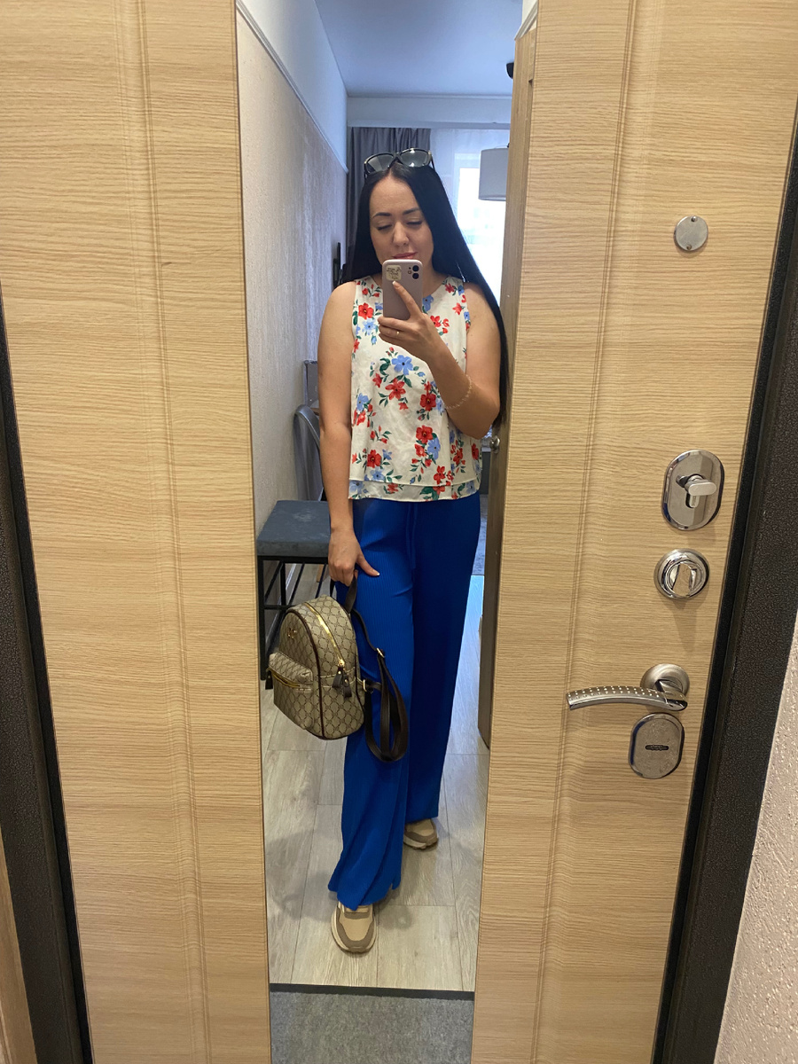 Переоделась и выдвинулась в локации, которые люблю всем сердцем! Невский пр-кт, Казанский, Спас - это база. Это всё - место силы!