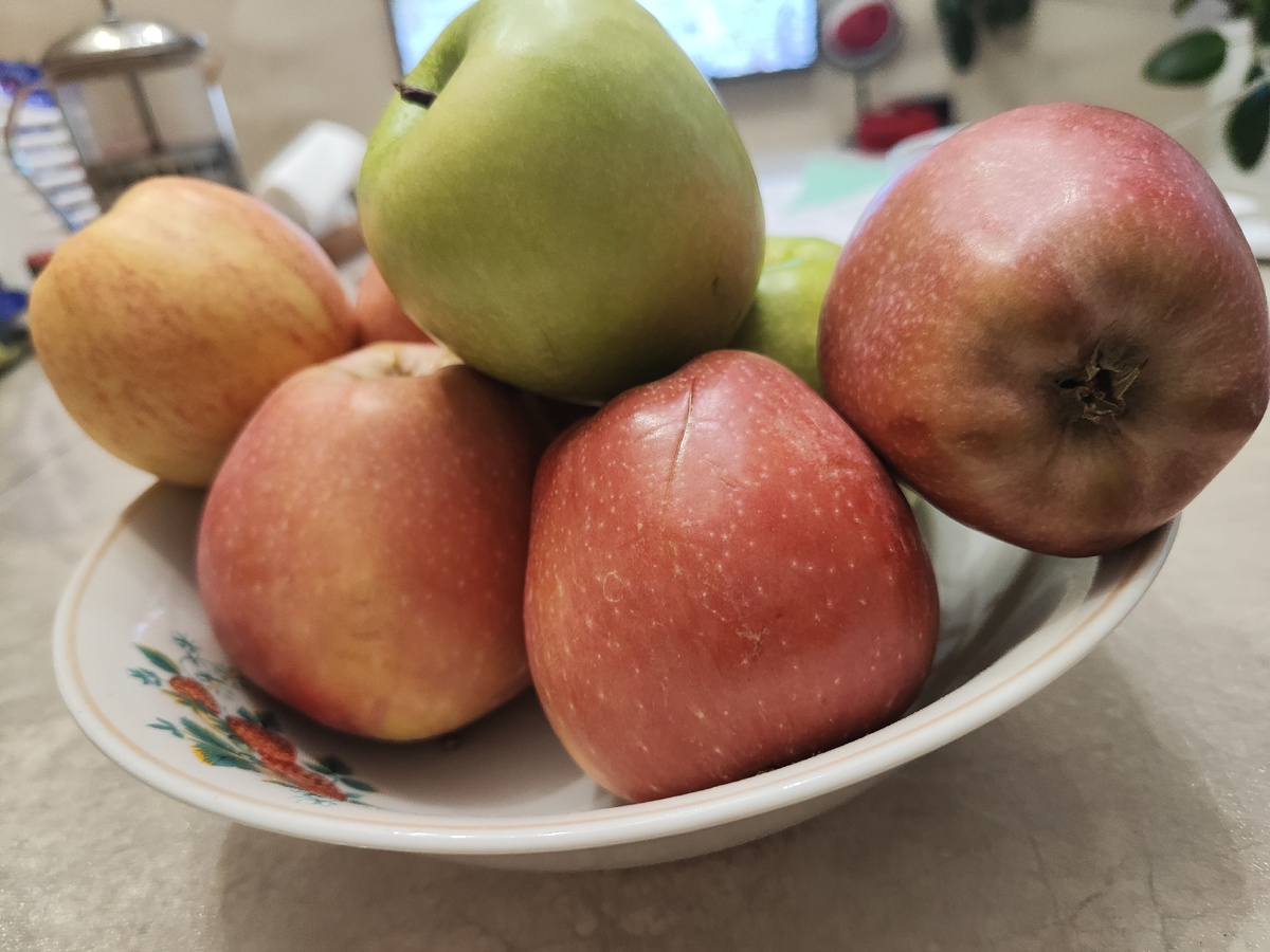 Люблю погрызть яблочки. А вы?