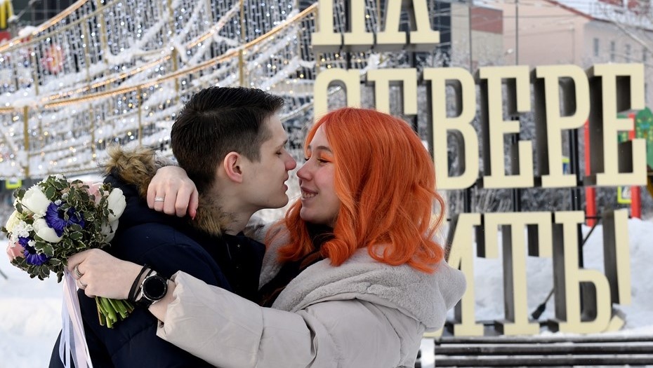    Молодожёны в Мурманске. Архив. Автор фото: Лев Федосеев/ТАСС