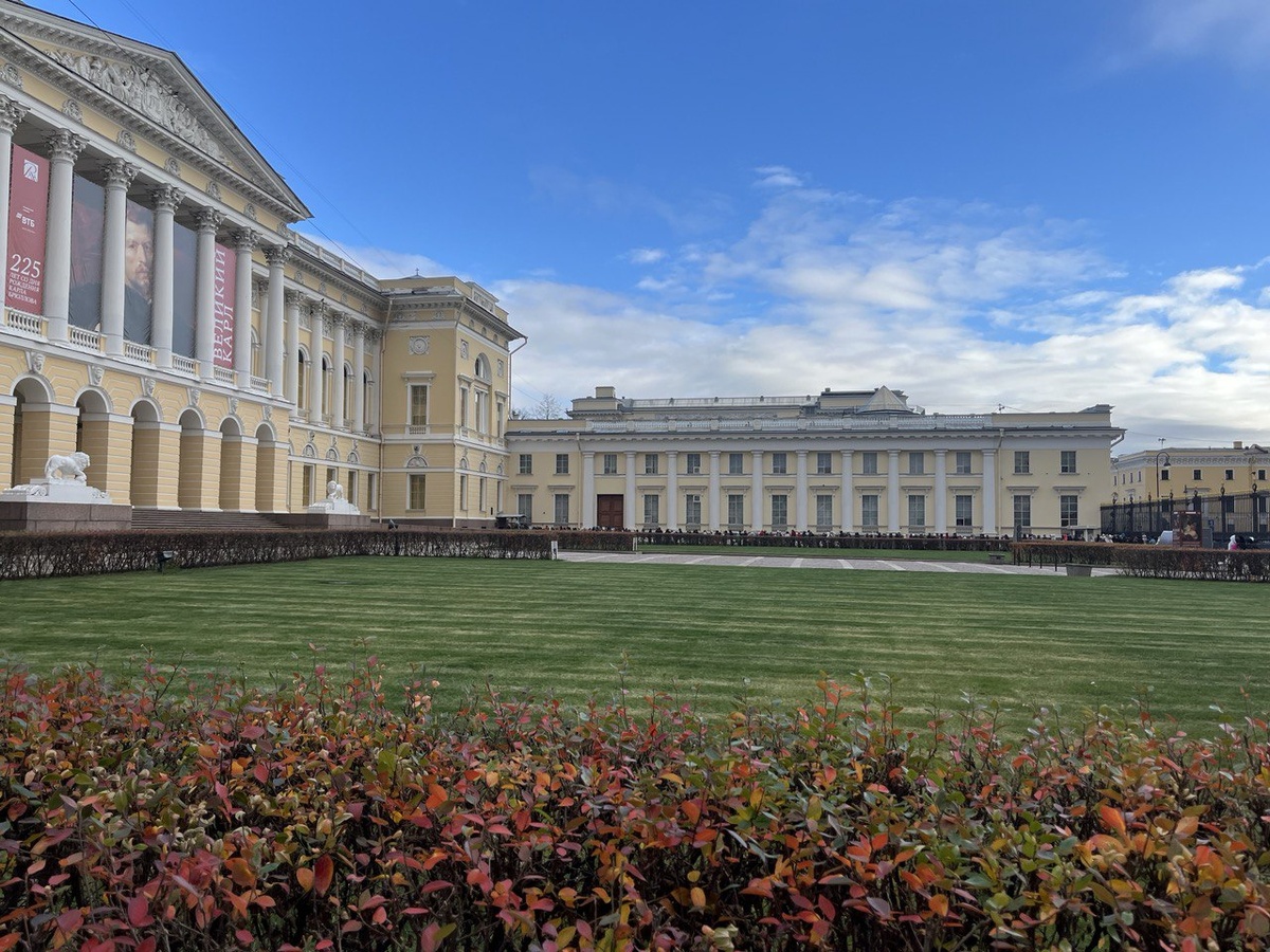 Посмотрите,какая очередь!)