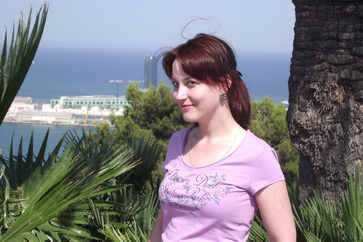 Я еще юная в окрестностях Барселоны. 